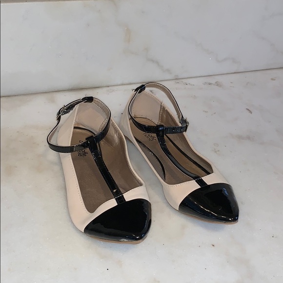 Flats - Picture 2 of 4